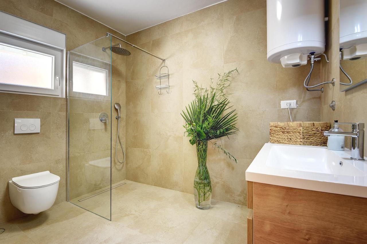 Vila Una With Private Pool Near Rovinj - Open 2022 로비니스코 셀로 외부 사진